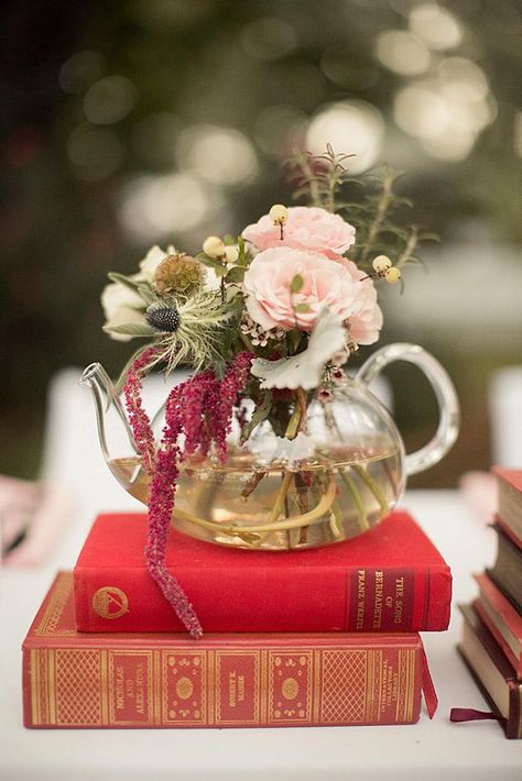 vintage teapot and teacup wedding ideas natural centerpieces autumn flowers pink roses in a transparent teapot on a pile of books mustard seed photography Teapot Centerpiece, Book Centerpieces, Unique Wedding Flowers, Wedding Floral Centerpieces, Fall Wedding Flowers, Vintage Wedding Decorations, Flower Centerpieces Wedding, Wedding Forward, Tea Pots Vintage