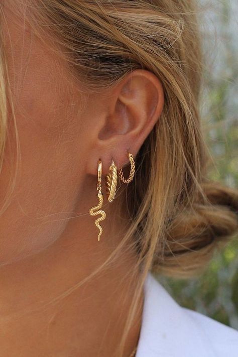 Helix Piercings, Cute Ear Piercings, Earrings Aesthetic, Double Helix, Dope Jewelry, Diy Schmuck, Jewelry Inspo, Pretty Jewellery, Ear Jewelry