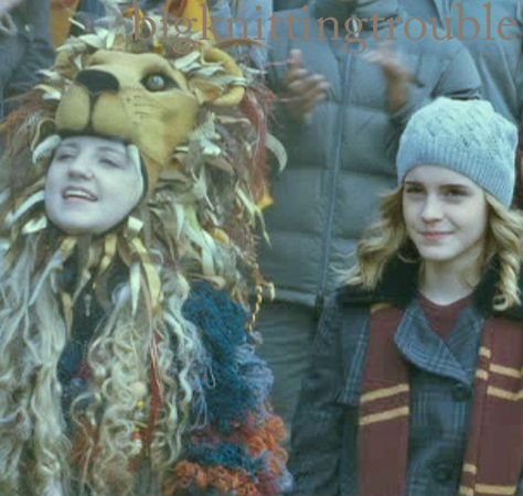 Luna lion hat Luna Lovegood Lion Hat, Luna Lovegood Lion, Luna Lovegood Outfits, Harry Potter 6, Lion Hat, Ravenclaw Pride, Harry Potter Movie, Wingardium Leviosa, Half Blood Prince