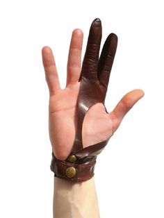 Leather archer glove Archery Gloves, Traditional Archery, Leather Armor, Bow Arrows, Leather Projects, Fantasy Clothing, Fantasy Fashion, Narnia, Character Outfits