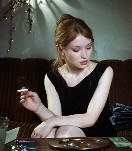 Emily Browning Sleeping Beauty, Emily Jane Browning, Vampire Princess, Emily Browning, Nicola Peltz, Parisienne Chic, Deep Winter, Sylvia Plath, روتين العناية بالبشرة