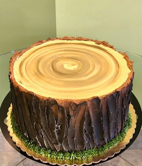 Tree Trunk Cake, Squirrel Cake, Tree Stump Cake, Grass Border, Cake Techniques, Realistic Cakes, How To Make Icing, Log Cake, B Day Cake