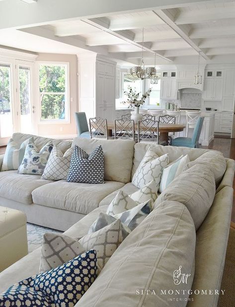 Coastal Decorating Living Room, Beach House Living Room, Trendy Living Rooms, Beach House Interior, Coastal Living Room, Tiny House Movement, Living Room Pillows, Livingroom Layout, White Furniture