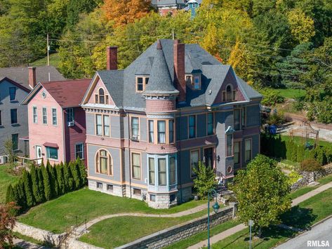 Davenport House, Davenport Iowa, Victorian Mansion, Beautiful Home Gardens, Dining Room Dimensions, 360 Virtual Tour, Famous Houses, Historic Mansion, Victorian Mansions