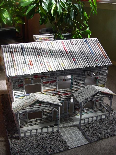 Newspaper House Craft, Things To Make With Newspaper, Newspaper Diy Ideas, Newspaper Box Diy, Recycle Newspaper Crafts, Diy With Newspaper, Newspaper Crafts Diy Creative, Crafts With Newspaper, News Paper Crafts