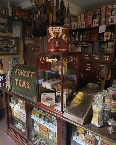 Kitchen Scullery, Vintage Store Ideas, Cotswolds Cottage, Dolls House Shop, Victorian Books, Victorian Kitchen, Victorian Mansions, Neo Victorian, Victorian House