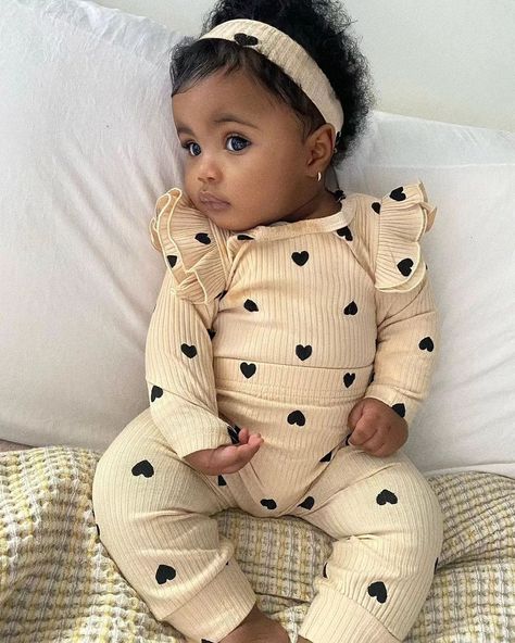 Baby Girl Outfits Black Babies, Feminine Motherhood, Clean Pictures, Blasian Babies, Mix Baby Girl, Curly Kids, Mommy And Baby Pictures, Cute Black Babies, Beautiful Black Babies