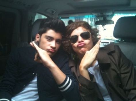 Harry And Zayn, Sheldon The Tiny Dinosaur, Zarry Stylik, One Direction Dr, Gambar One Direction, Harry Styles Hot, One Direction Wallpaper, One Direction Photos, Duck Face