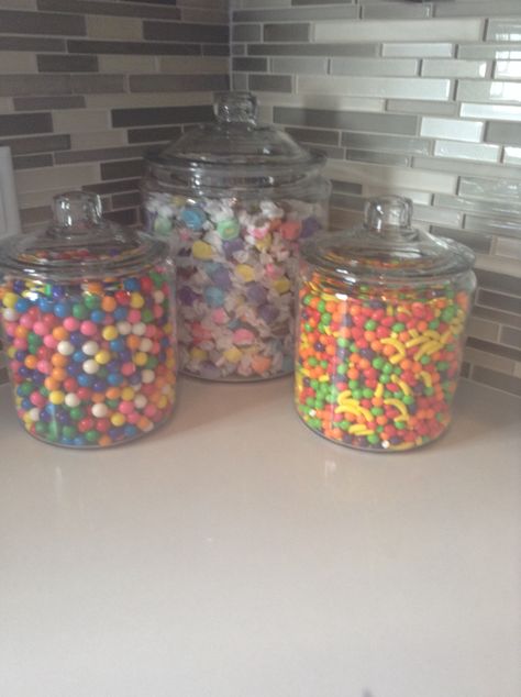 Candy jars on the counter Kitchen Counter Snack Display, Candy Storage Ideas Kitchen, Candy Jar Ideas For Kitchen Counter, Kitchen Candy Jars Decor, Snack Counter Ideas, Candy Display Ideas Home, Candy Jar Ideas For Kitchen, Candy Containers Ideas, Candy Jars Ideas