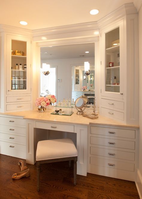 Vanity layout (note glass cabinets, lighting with can lights in ceiling and sconces on mirrors.) My future master bedroom will have a vanity :) Reka Bentuk Dapur, Rangement Makeup, Closet Vanity, Vanity Room, Vanity Ideas, Bilik Tidur, غرفة ملابس, Makeup Room, Master Closet