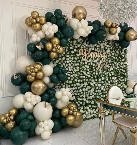 Quinceañera Backdrop, Emerald Green Quinceanera Theme, Green Quinceanera Theme, Quince Decor, Quince Themes, Sweet 16 Themes, Quince Decorations, Sweet 16 Decorations, Quinceanera Decorations