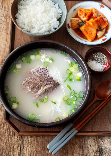 Seolleongtang, or Korean beef bone soup, is a nourishing dish rich in nutrients from ox bones. Traditionally, it takes up to 2-3 days to prepare, but an Instant Pot cuts this to just a few hours, retaining its rich flavor in milky white broth. Korean Bone Broth Soup, Seolleongtang Recipe, Soup Bones Beef Recipe, Bone Soup Recipes, Ox Bone Soup, Cardamom Bread Recipe, Beef Bone Soup, Korean Chili Flakes, Radish Kimchi