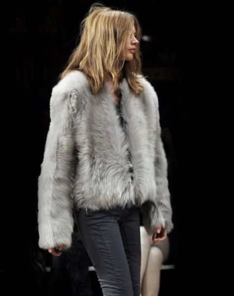 How To Wear a Fur Coat (Without Looking Over The Top) – Closetful of Clothes Grey Fur Jacket, Fur Coat Outfit, Grey Fur Coat, Grey Fur, Coat Outfit, Winter Style, Fashion Street, Fur Jacket, Jacket Outfits