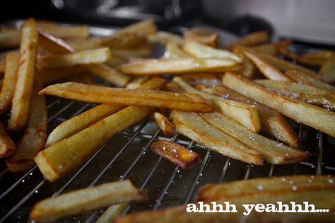 French fries Frozen Fries, Oven Baked French Fries, Baked French Fries, How To Cook Hamburgers, Oven Baked Fries, Hot Potato, Crispy French Fries, Homemade French Fries, Frozen French Fries