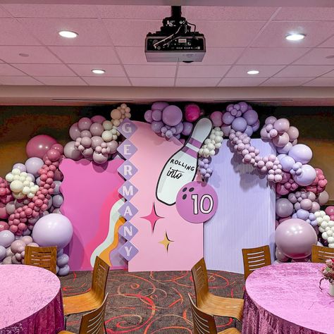 Double the fun, double the strikes! Celebrating a twin birthday with this amazing bowling-themed setup. 🎳🎉 Bowling Themed Party, Bowling Aesthetic, Bowling Birthday Party, Bowling Birthday, Bowling Party, Birthday Balloon Decorations, Twin Birthday, Balloon Decorations, Birthday Banner