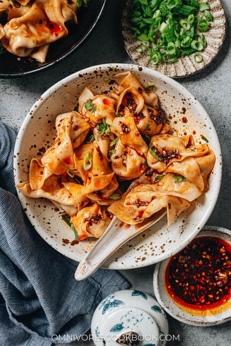 Dumpling Chili Oil, Spicy Food Photography, Homemade Soy Sauce, Chines Food, Thai Place, Chili Oil Recipe, Honey Garlic Pork Chops, Wonton Recipes, Dumplings Recipe