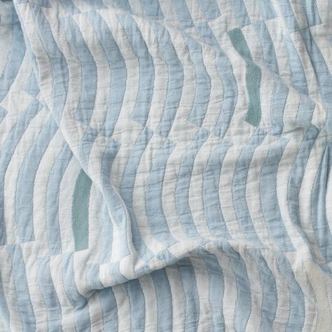 Water Inspired Home Decor, Blue Bed Blanket, Simple Beach House Decor, Beach Bunk Room, Shibori Quilt, Coastal Kids Bedroom, Beachy Bedding, Seaside Cottage Decor, Seascape Quilts