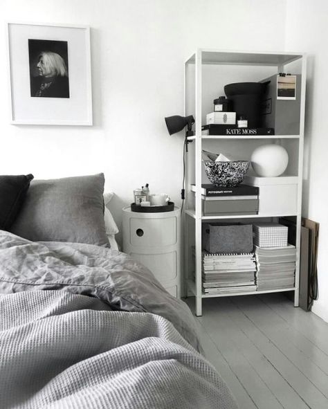 Photo Hyllis Ikea, Gray Scheme, Ikea Bedroom Decor, Ikea Hyllis, Ikea Bedroom Storage, Ikea White, Ikea Bedroom, Shelves In Bedroom, Shelf Unit