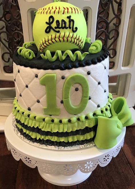 Softball cake Softball Birthday Cakes Ideas, Softball Themed Birthday Cake, Softball Cupcakes Ideas, Softball Cakes For Girls Birthdays, Softball Cake Ideas, Softball Birthday Party Ideas, Softball Themed Birthday Party, Softball Cakes, Softball Birthday Cakes