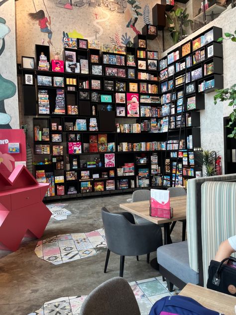 boards game aesthetic Board Game Cafe Aesthetic, Boardgame Cafe Interior, Gaming Cafe Aesthetic, Board Game Cafe Design, Game Store Aesthetic, Aesthetic Hangout, Manga Cafe, Gaming Cafe, Knight Owl