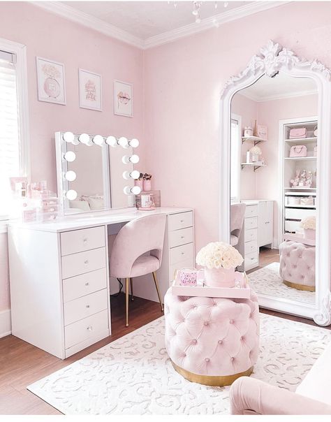 Light Pink Beauty Room, Glam Desk Ideas, Pink Bedroom Accessories, Fancy Stuff, Pink Girl Room, Pink Bedroom Decor, Pink Room Decor, Room Redesign, Vanity Room