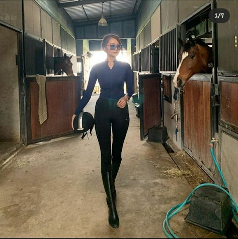 Horse Riding Outfit Aesthetic, Horseback Riding Outfit Winter, Horse Riding Outfit Women, Horse Rider Outfit, Horse Girl Outfits, Riding Outfit Equestrian, Equestrian Style Outfit, Horseback Riding Outfits, Horse Riding Outfit