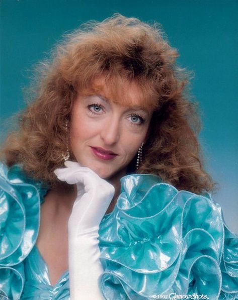 Glamour Shoot, Silk Gloves, Huge Hair, Awkward Family Photos, 80s Hair, Glamour Shots, Glamour Photography, Cool Poses, Vintage Magazine