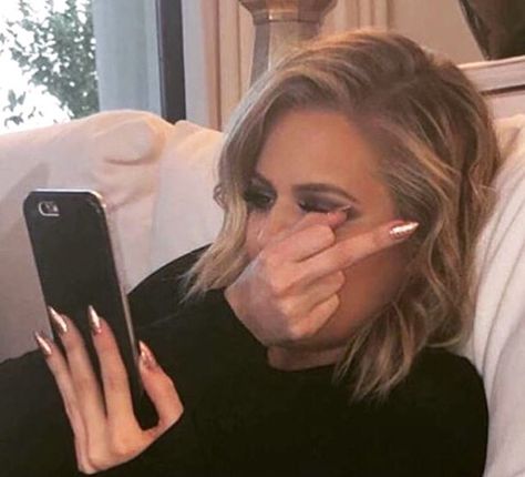 Khlo Money Era, Khlomoney Era, Celebrity Middle Finger, Khloe Kardashian Aesthetic, Ariana Grande Red Hair, Dr Aesthetic, Khloe K, Pfp Pics, Kloe Kardashian