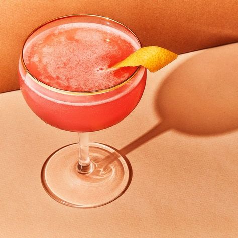 This simple spring cocktail calls for: Grapefruit. Lime. Campari. Tequila. That’s it. There’s no use easing into spring. It’s here now. Easy Spring Cocktails, Strawberry Banana Milkshake, Spring Cocktail, Best Summer Cocktails, Bon Appetite Recipes, Coffee Milkshake, Banana Coffee, Summer Drink Recipes, Banana Milkshake