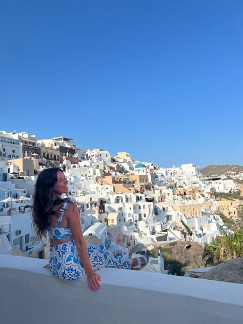 Greece Girl, Grecia Santorini, Santorini Grecia, Greece Pictures, Greece Outfit, Greece Photography, Greece Vacation, Senior Trip, Greece Holiday