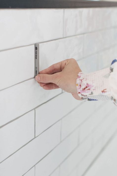 Subway Tile With Grey Grout Bathroom, White Shower Tile Grout Ideas, White Tiles Bathroom Walls, White Backsplash Grey Grout, Grout Colors For Marble Tile, White Tile Light Grey Grout, White Tiles With Grey Grout, White Tiles Coloured Grout Bathroom, Platinum Grout White Subway Tile