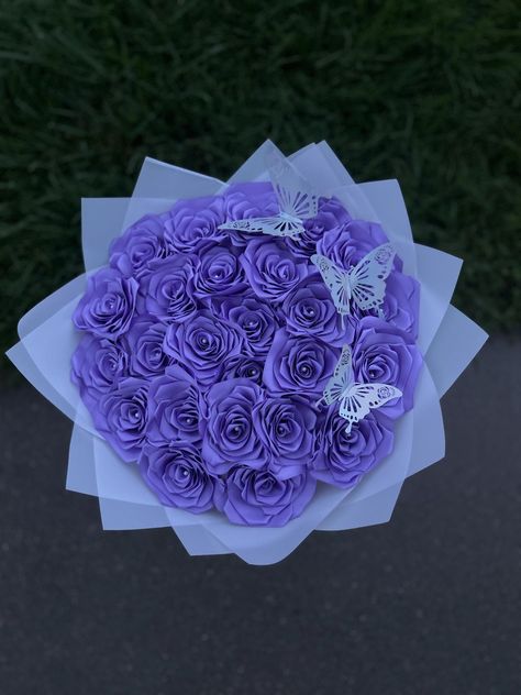 A simple bouquet that can make your especial someone happy. A 25 count bouquet with 3 butterflies and a beautiful white wrapping. You can choose the color of  flowers and  wrapping. Eternal Flower Bouquet, Flower Bouquet Purple, Quince Bouquet, Purple Rose Bouquet, Quinceanera Flowers, Ramo Ideas, Delulu Era, Butterfly Gift Ideas, Ribbon Rose Bouquets