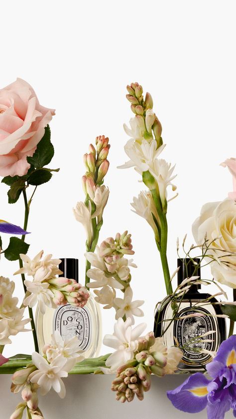 An eau with fresh and floral notes, spiced and woody accords: Diptyque sparks inspiration with a selection of fragrances. Paris Trip Outfits, Diptyque Perfume, Summer Perfumes, Romantic Perfume, Spring Perfume, Paris In Spring, Diptyque Paris, Summer Perfume, French Perfume