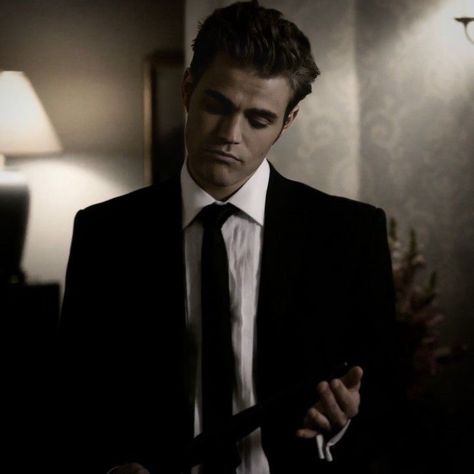 Stefan Tvd, Paul Vampire Diaries, Graveyard Girl, Paul Wesley Vampire Diaries, Diary Movie, Ian Somerhalder Vampire Diaries, Gentleman Aesthetic, The Vampire Diaries 3, I Have A Boyfriend