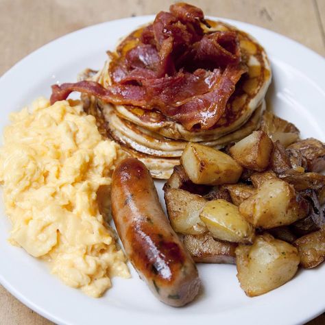 The Breakfast Club has shared its super-easy guide to making perfect American pancakes in celebration of Pancake Day 2016. America Breakfast, American Diner Food, Breakfast American, Diner Breakfast, American Foods, American Pancakes, American Breakfast, Diner Recipes, American Diner