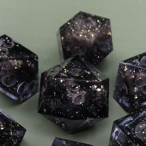 Dnd Dice Set Resin, Dnd Dice Ideas, D&d Dice, Dnd Aesthetic, Tiefling Paladin, Cool Dnd Dice, Dice Making, Pretty Dice, 20 Sided Dice