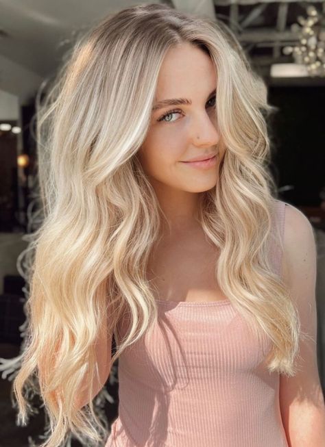 Long Blonde Hairstyles, Blonde Hair With Roots, Bright Blonde Hair, Beige Blond, Long Blonde Wig, Summer Blonde Hair, Hair Shadow, Golden Blonde Hair, Blonde Roots