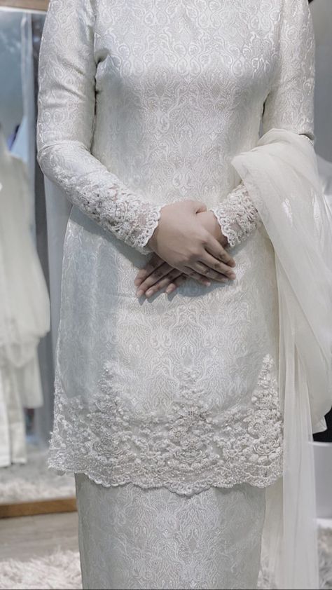 Akad Dress, Kurung Nikah, Dress Pengantin, Malay Wedding Dress, Dress Brokat Modern, Baju Kahwin, Nikah Outfit, Minimal Wedding Dress, Muslimah Wedding Dress