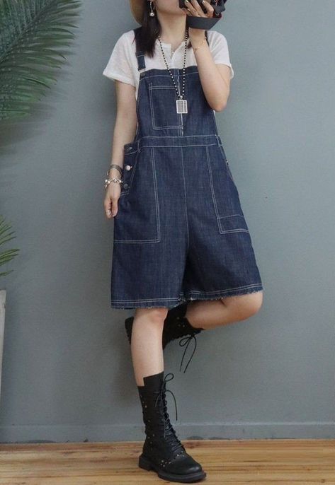 Overalls Straps Down, Overalls With Jacket, Cute Overalls Outfits, Cute Outfits With Overalls, Plus Size Overalls Outfit, Japanese Overalls, Short Overalls Outfit, Overalls Outfit Short, Overalls Outfit Summer