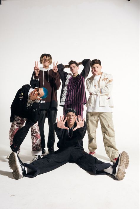 Five People Poses, 5 Person Group Pose, Hammer Pose, Y2k Pose, Jersey Photoshoot, Body Marbling, Pretty Much Band, Group Photo Poses, Brandon Arreaga