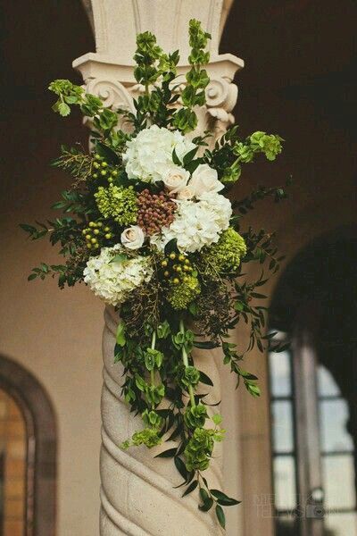 Flowers On Columns Wedding, Wedding Column Flowers, Wedding Swags Floral, Column Flowers Wedding, Wedding Columns Decor, Wedding Pillar Decorations, Interior Columns Ideas, Interior Pillars, Pillar Decorations