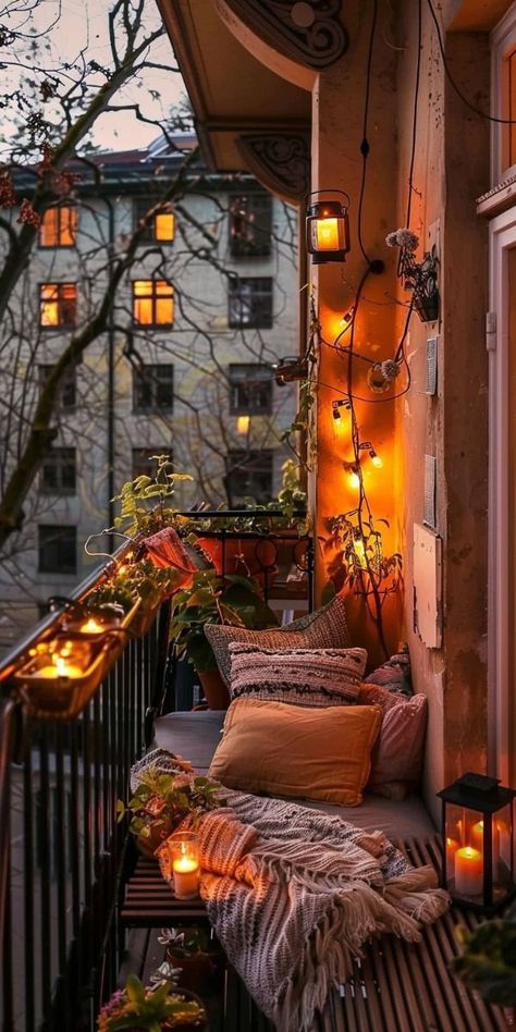 Fall Balcony Decor Apartment, Mini Balcony, Apartment Porch, Narrow Balcony, Balcony Decorating Ideas, Winter Balcony, Bohemian Apartment, Photography Hiking, Forest Sunset