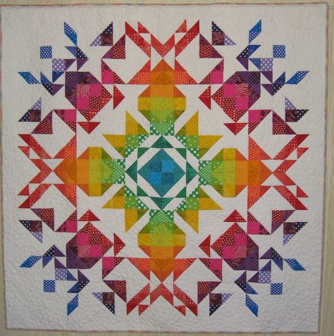 classic scandinavian/modern quilt pattern Quilt Pictures, Modern Quilt Pattern, Bright Quilts, Colorful Quilt, Quilt Modernen, Medallion Quilt, Rainbow Quilt, Bird Quilt, Triangle Quilt