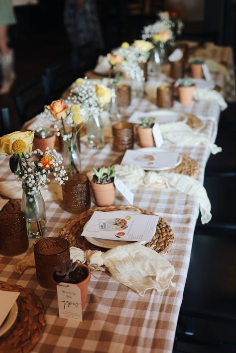 Farmers Market Party Table Decor, Farmers Market Tablescape, Picnic Shower Ideas, Farmers Market Decorations, Fall Farmers Market Baby Shower Theme, Farmers Market Table Decor, Local Grown Baby Shower Theme, Farm Fresh Baby Shower Theme, Vintage Woodland Baby Shower Theme