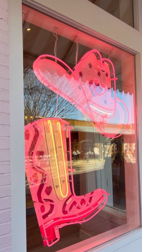 Nashville Asethic Wallpaper, Nashville Tennessee Aesthetic Wallpaper, Neon Cowgirl Aesthetic Room, Nashville Room Decor, Country Preppy Aesthetic, Pink Nashville Aesthetic, Cowgirl Pink Aesthetic, Nashville Vision Board, Country Pink Aesthetic