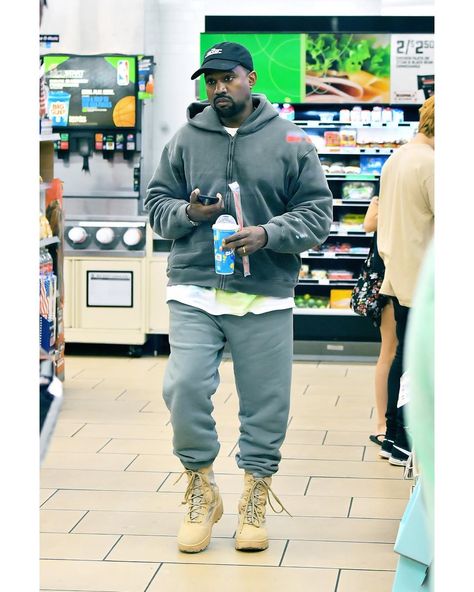 Kanye West Boots Outfit, Yeezy Boots Outfit Men, Yeezy Fits, Yeezy Style, Kanye West Outfits, Kanye Fashion, Kanye West Style, Yeezy Fashion, Yeezy Outfit