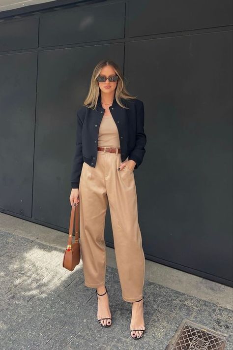 Casual Work Outfits For Spring: Your Guide to Effortless Style in the Office 4 Summer Work Outfits Professional, Office Meeting Outfits Women, Boss Girl Outfits, Boss Babe Outfits, Summer Office Attire Women, Summer Office Attire, Girl Boss Outfit, Corporate Girl, Office Outfits Women Casual