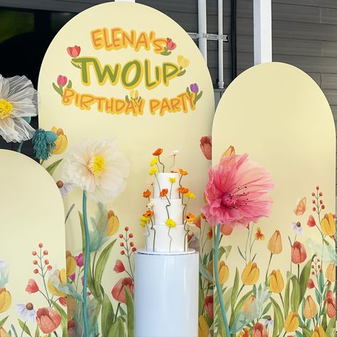 Elena’s Twolip 🌷 Birthday . Backdrop boards by @axiomprintla Flowers by @lemina_events_la Cake by @harenacakes . #flowers #nature #flower #photography #love #naturephotography #flowerstagram #garden #art #beautiful #photooftheday #flowersofinstagram #plants #flowerphotography #instagood #spring #macro #naturelovers #instagram #summer #flores #photo #like #wedding #green #flowerpower #roses #gardening #beauty #picoftheday Garden Birthday Backdrop, Wedding Green, Garden Birthday, Photography Love, Flower Photography, Birthday Backdrop, Instagram Summer, Flowers Nature, Art Beautiful