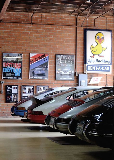 Porsche Aesthetic, Porsche Garage, Garage Goals, Brick Apartment, Car Liveries, Cool Garages, Luxury Garage, Ferdinand Porsche, Cars Classic