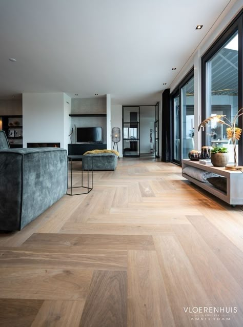 Contemporary Flooring, Wood Floor Design, Hairstyles Styles, Modern Flooring, Home Design Living Room, Living Room Flooring, Industrial House, Wood Flooring, House Flooring